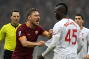 Totti perde a linha, agride, é expulso em final e põe a culpa no rival Balotelli
