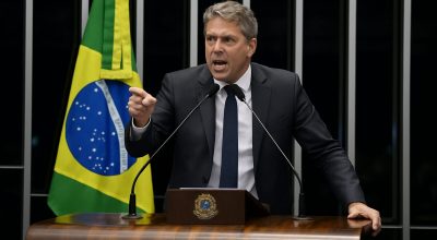 Flávio sobe à tribuna do Senado e cobra impeachment de Moraes imediatamente