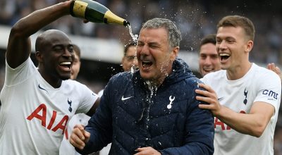 FOTOS: Tottenham festeja vaga na Liga com champanhe e banho no técnico