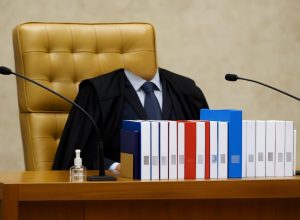 Gilmar Mendes é acusado de desviar atenção dos problemas do STF