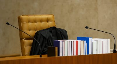 Gilmar Mendes é acusado de desviar atenção dos problemas do STF