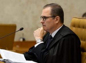 Zanin se une a Cármen Lúcia e rejeita liberdade de Bolsonaro no STF